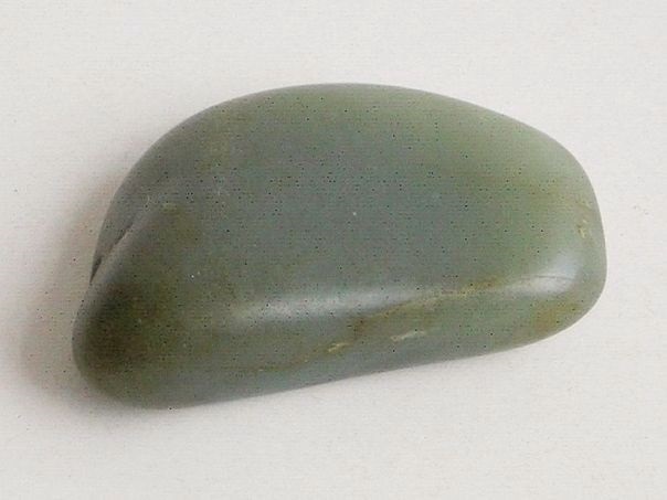 Dark green jade river pebble – (8860)